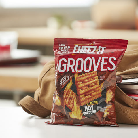 Kelloggs Cheez It Scorchin Hot Cheddar Cracker, 3.25 Ounce -- 6 per case